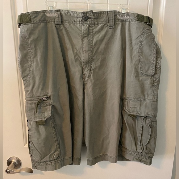Old Navy Other - Old Navy Men’s Cargo shorts Green size 40 Belt loops zip front 6 pockets W/flaps